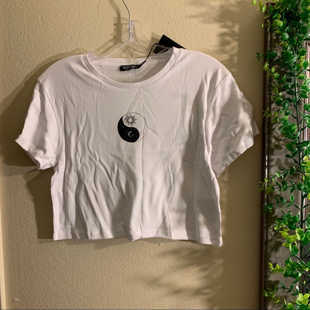 🥫NastyGal Ying Yang Graphic Tee